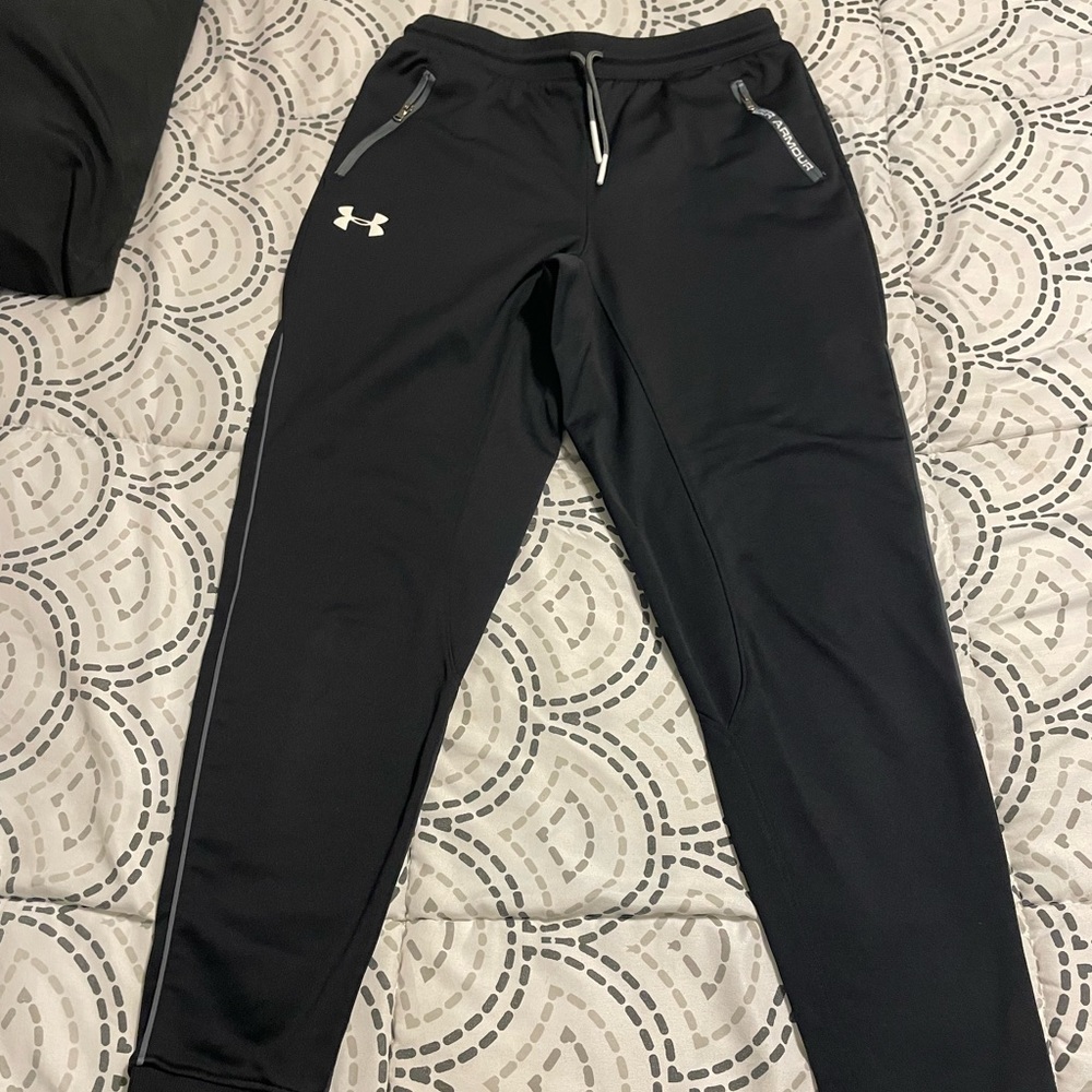 Youth XL Black Under Armour joggers